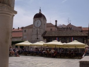 Widok na rynek w Trogirze